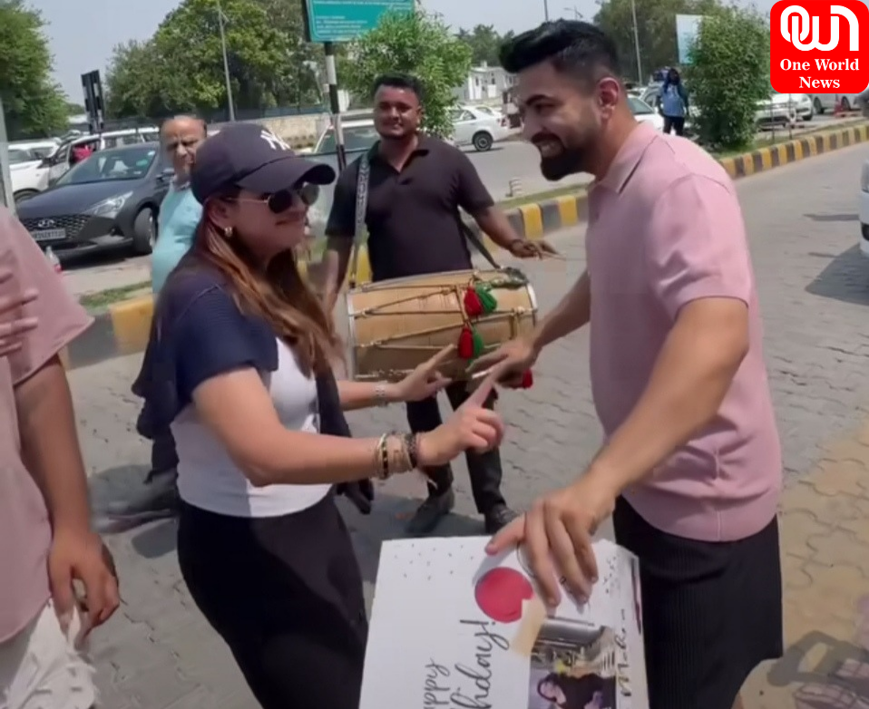 YouTuber Surprises Girlfriend At The Airport