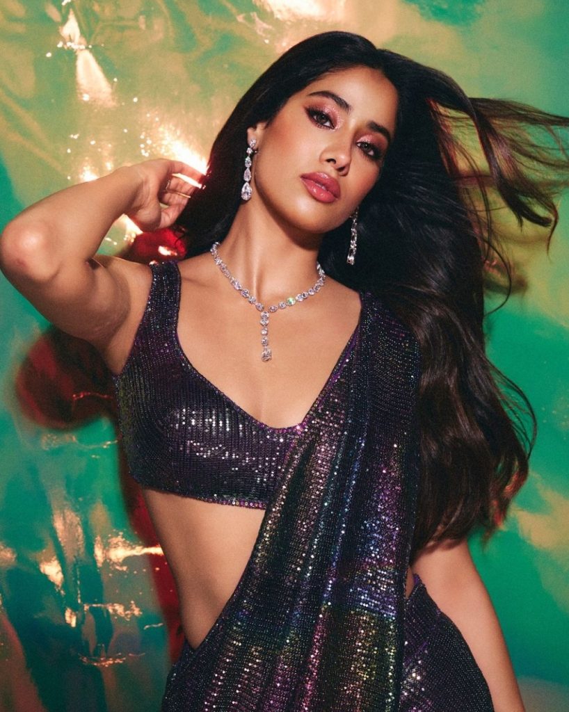 Janhvi Kapoor Sizzling Look