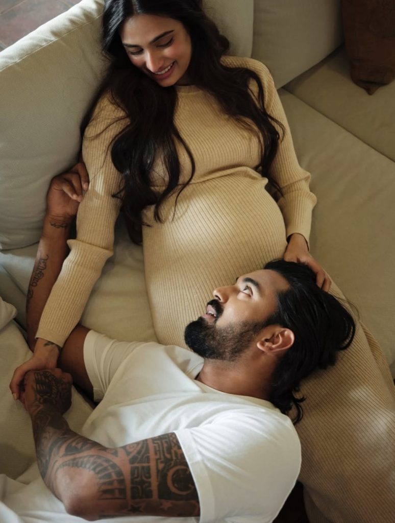 Athiya Shetty Flaunting Baby Bump