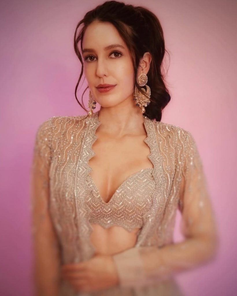 Isabelle Kaif Desi Looks