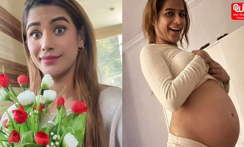 Poonam Pandey Viral Baby Bump