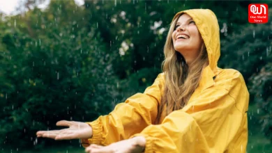 Sharing Raincoat During Monsoon