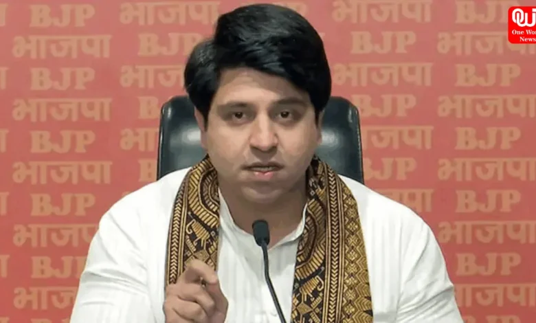 Shehzad Poonawalla Resignation