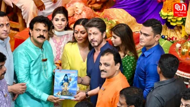 Shah Rukh Khan at Lalbaugcha Raja